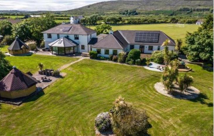 Corthna Lodge Schull Exterior foto
