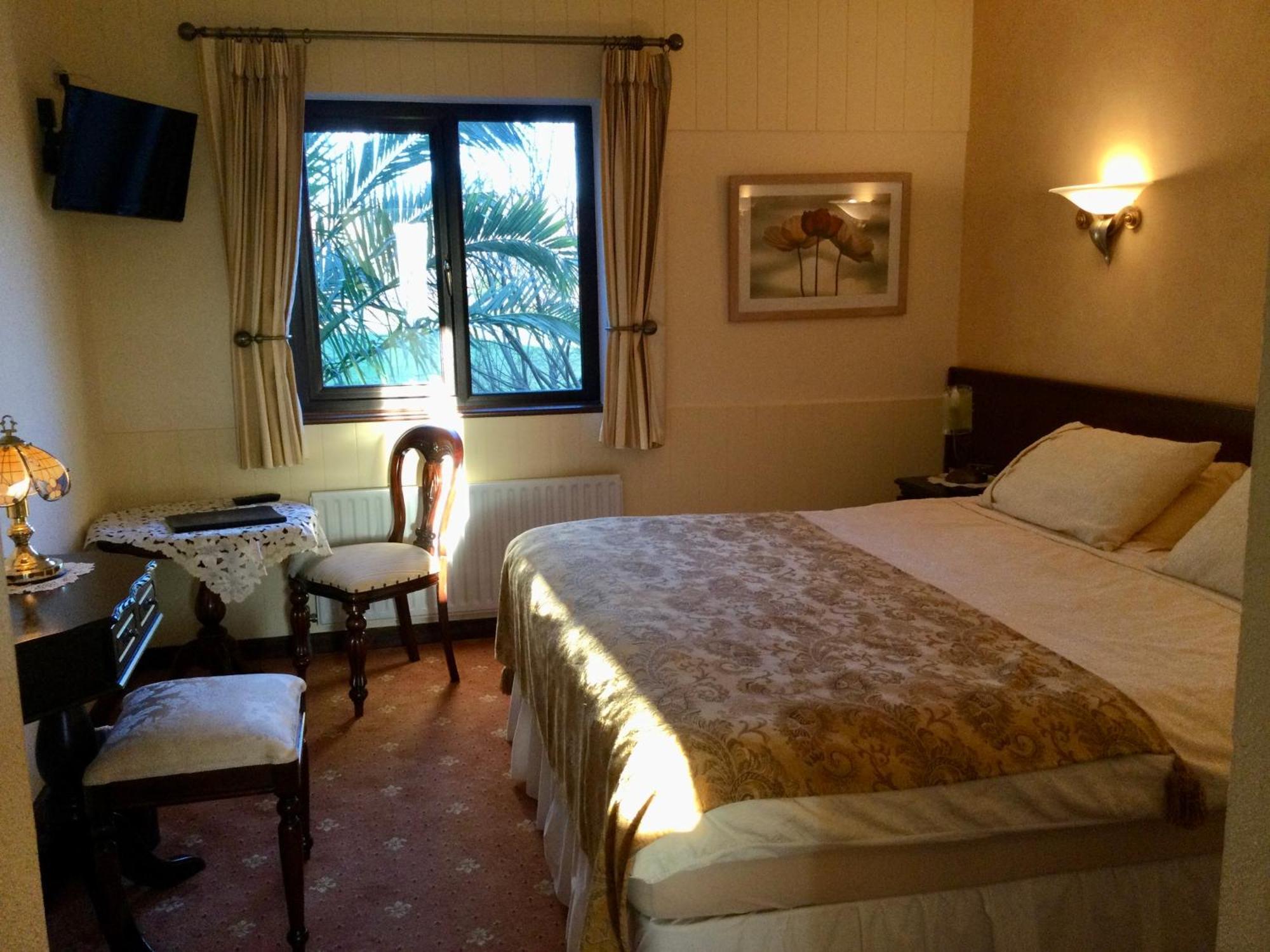 Corthna Lodge Schull Exterior foto