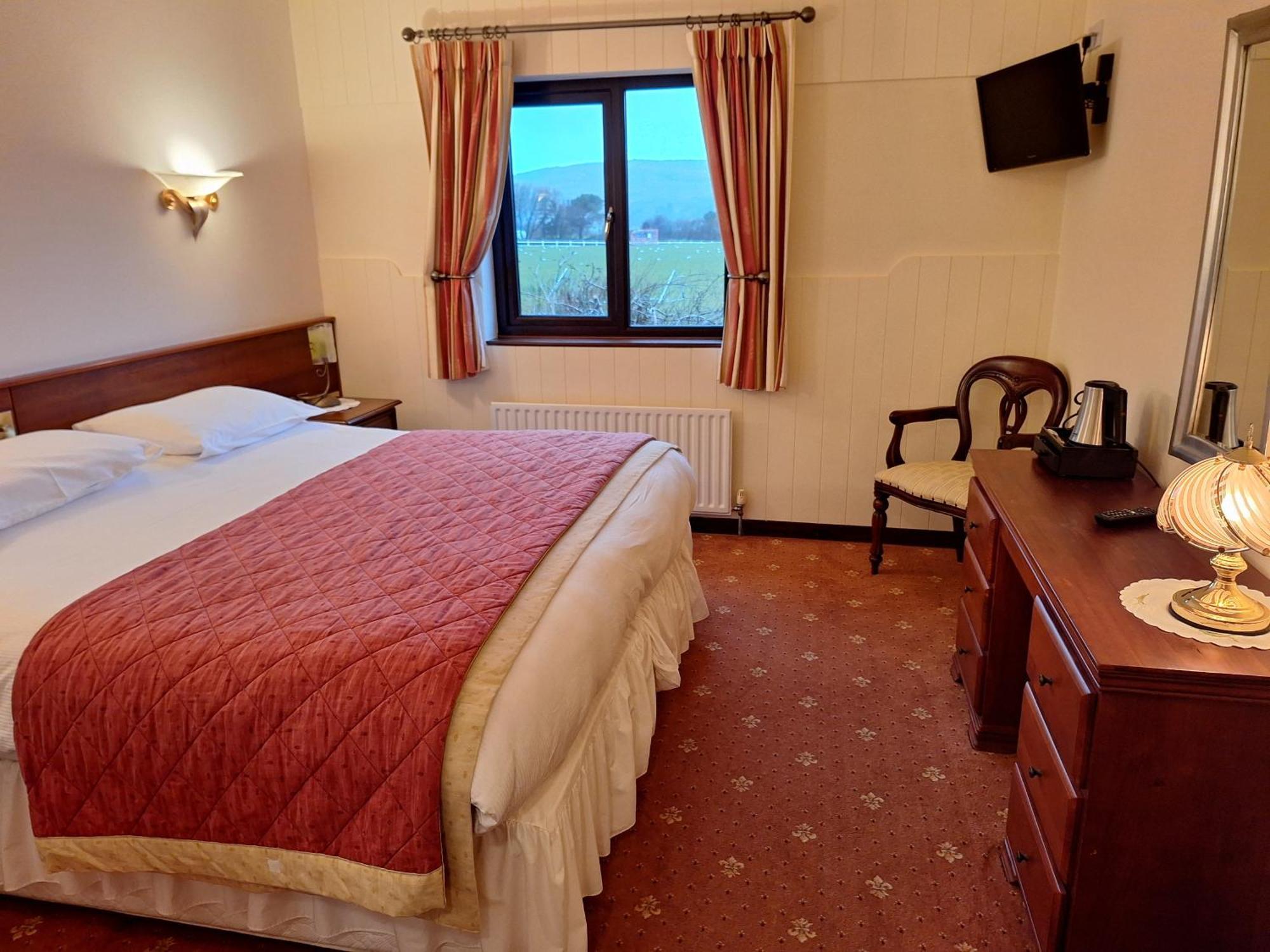 Corthna Lodge Schull Exterior foto