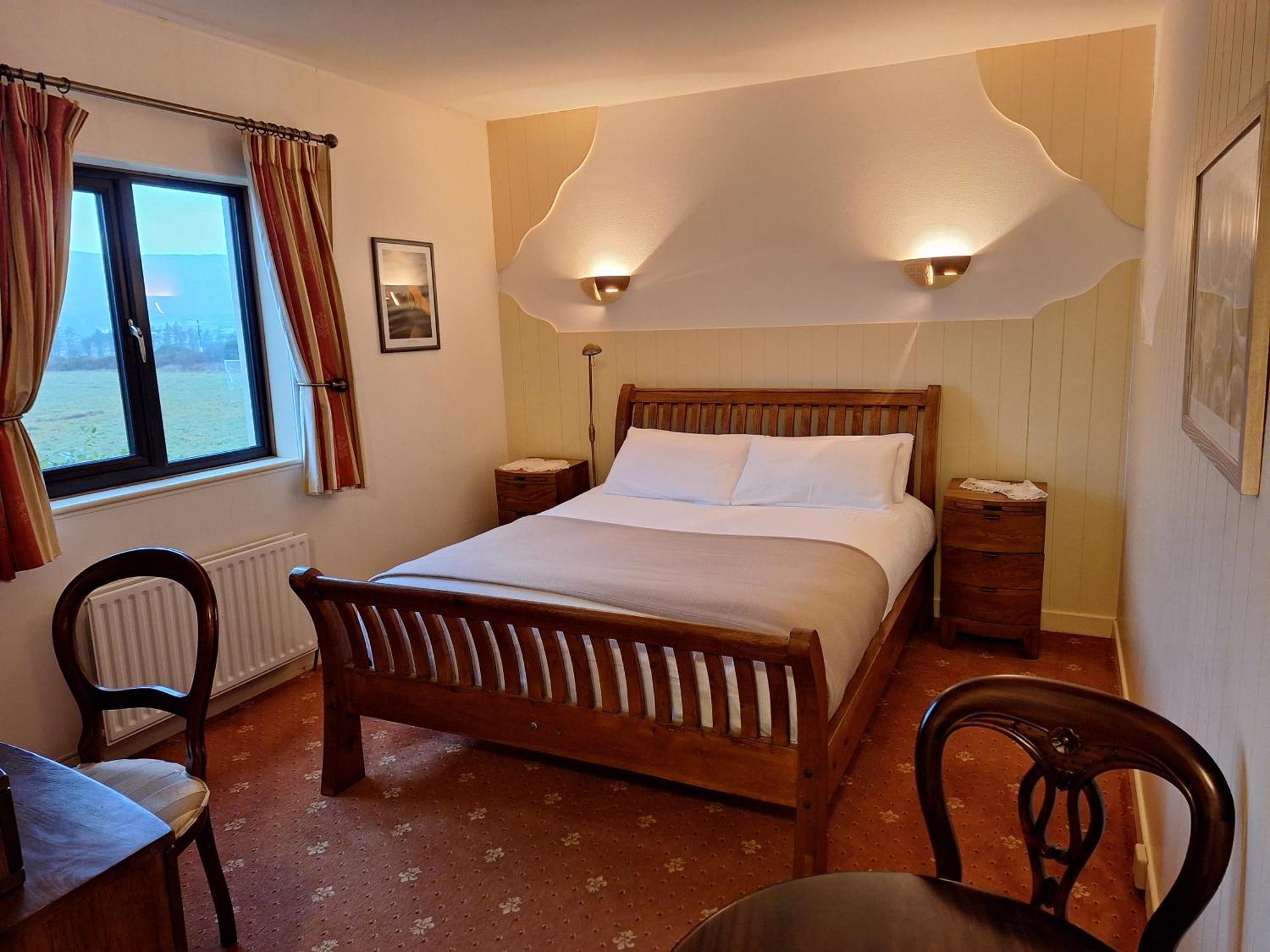 Corthna Lodge Schull Exterior foto