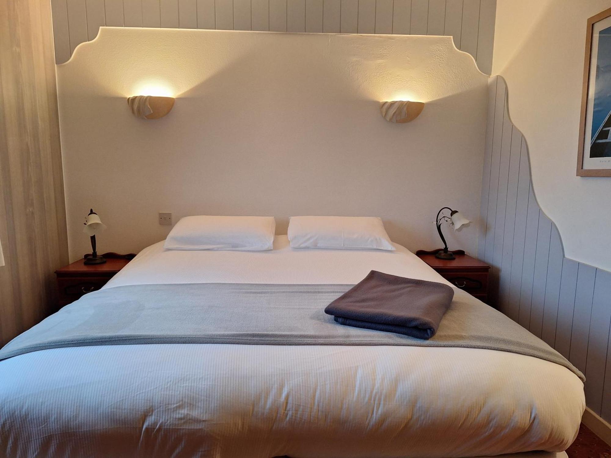 Corthna Lodge Schull Exterior foto